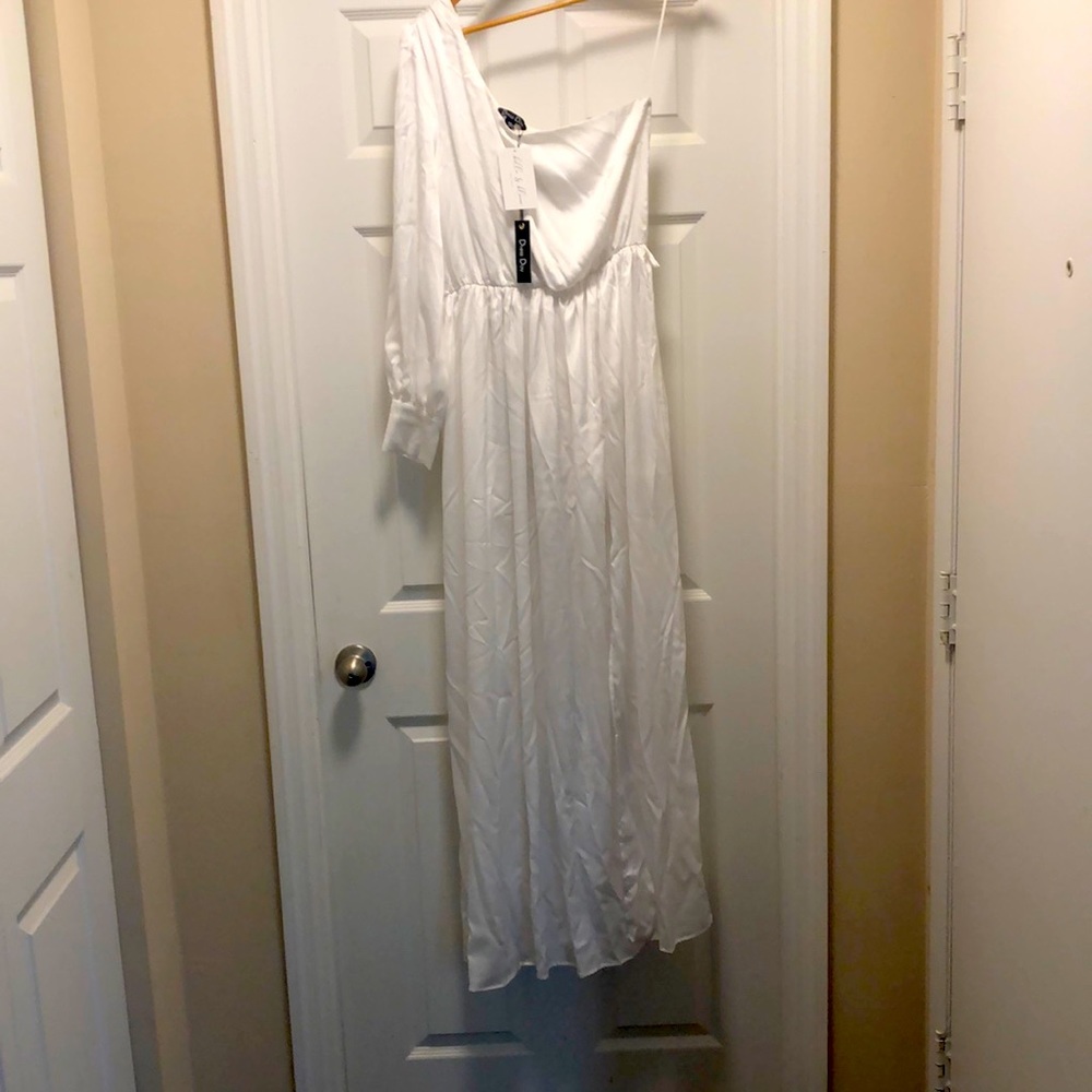 👰‍♀️👰‍♀️👰‍♀️ DRESS DAY BOUTIQUE WEDDING DRESS OR EVENT DRESS SIZE MEDIUM NWT